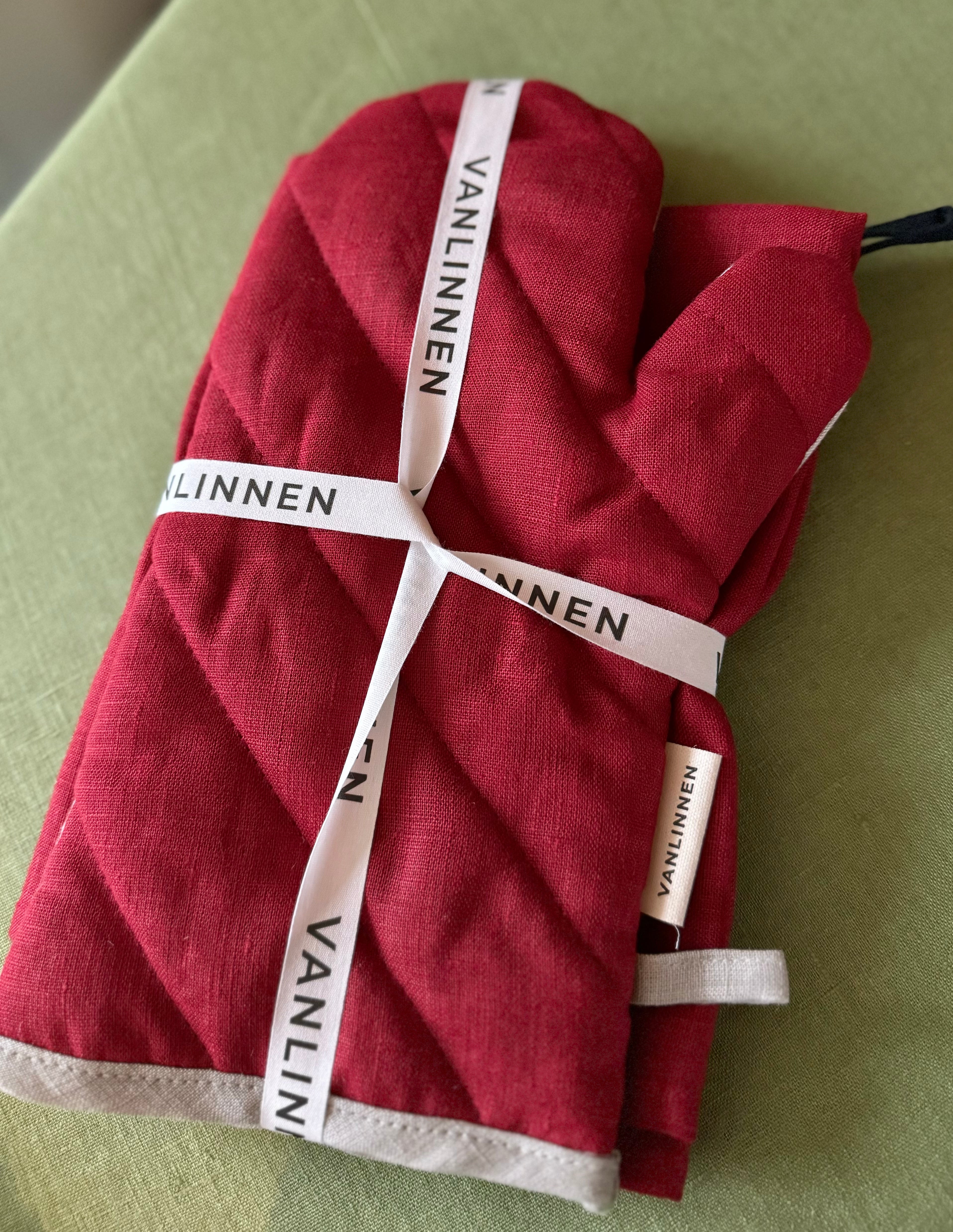 Christmas gift linen mitten and kitchen towel