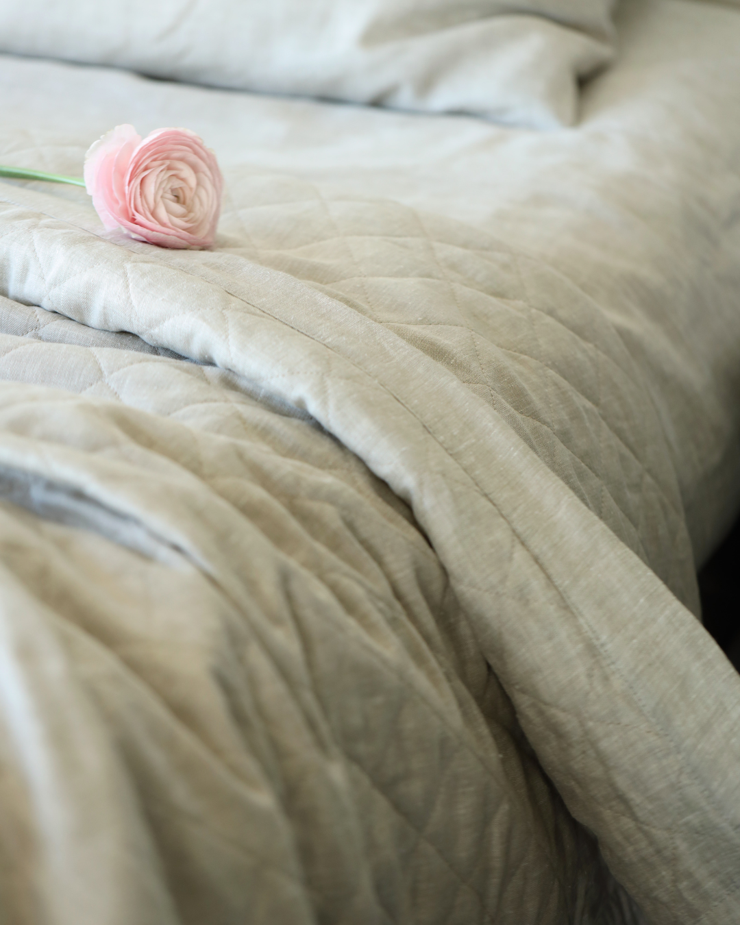 Quilted linen duvet in natural flax colour