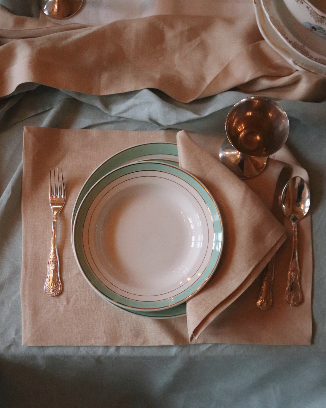 Linen napkins in beige