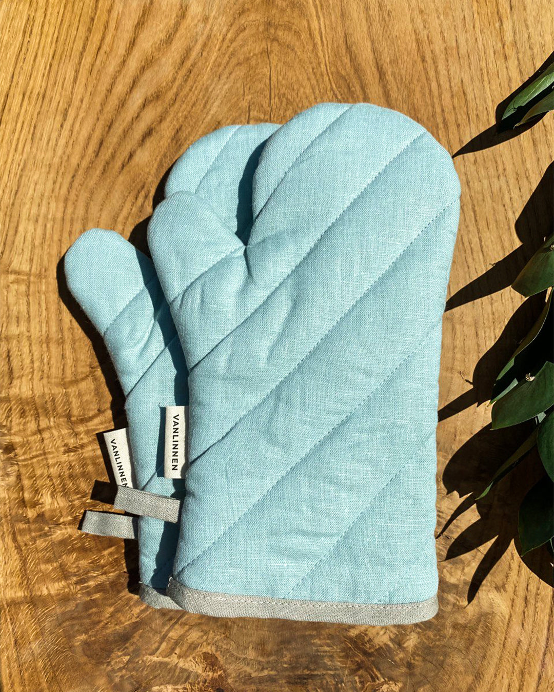 Linen oven mitts