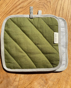 Linen potholder in Hunting green & Flax