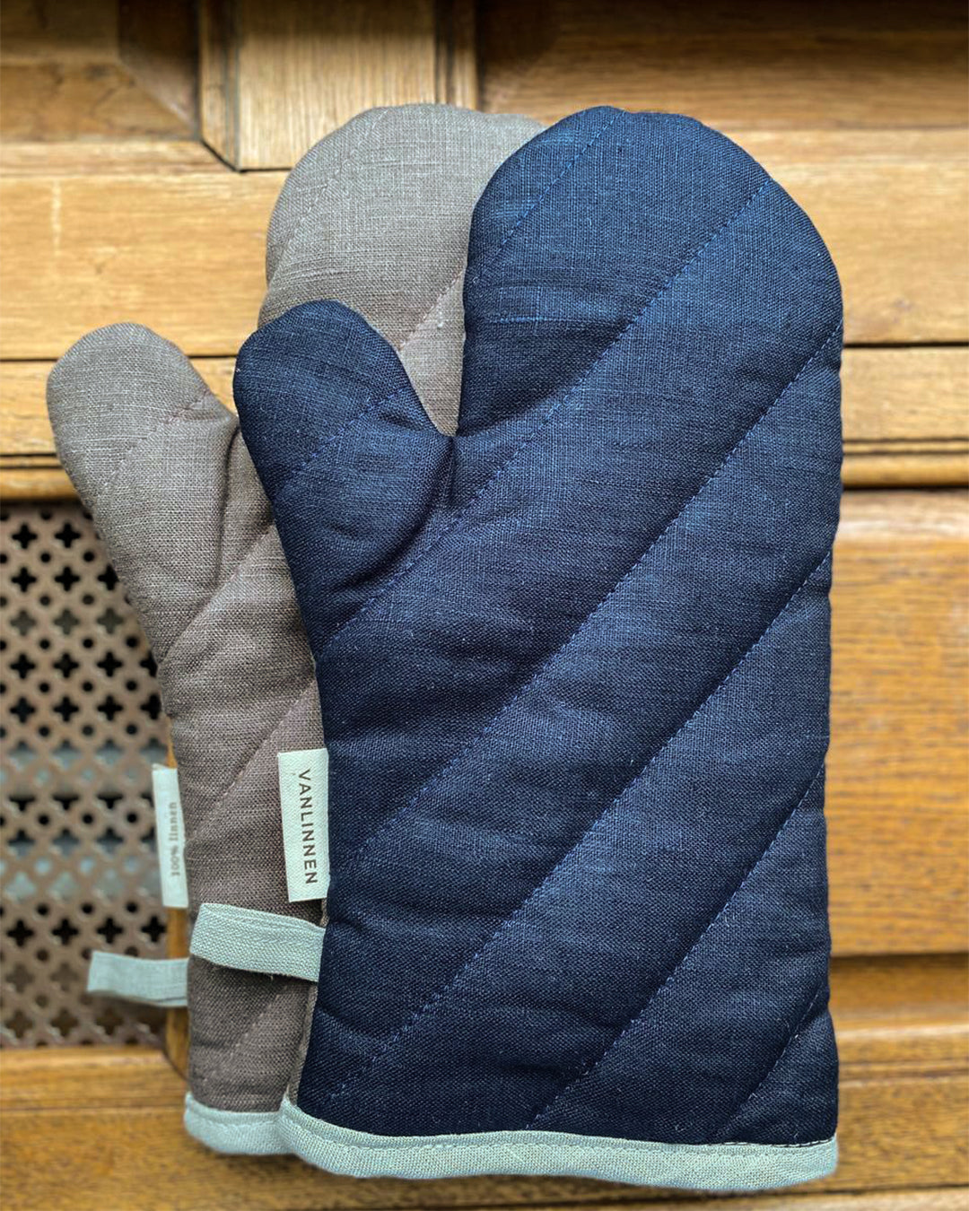 Linen oven mitts