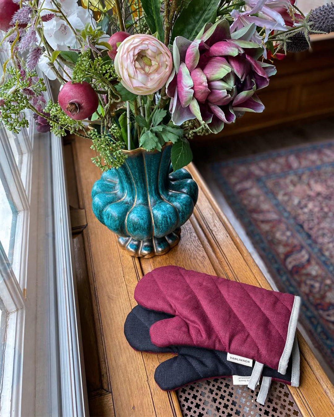 Linen oven mittens in Burgundy & Black 1 pcs.