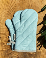 Load image into Gallery viewer, Linen oven mittens in Turquoise x2
