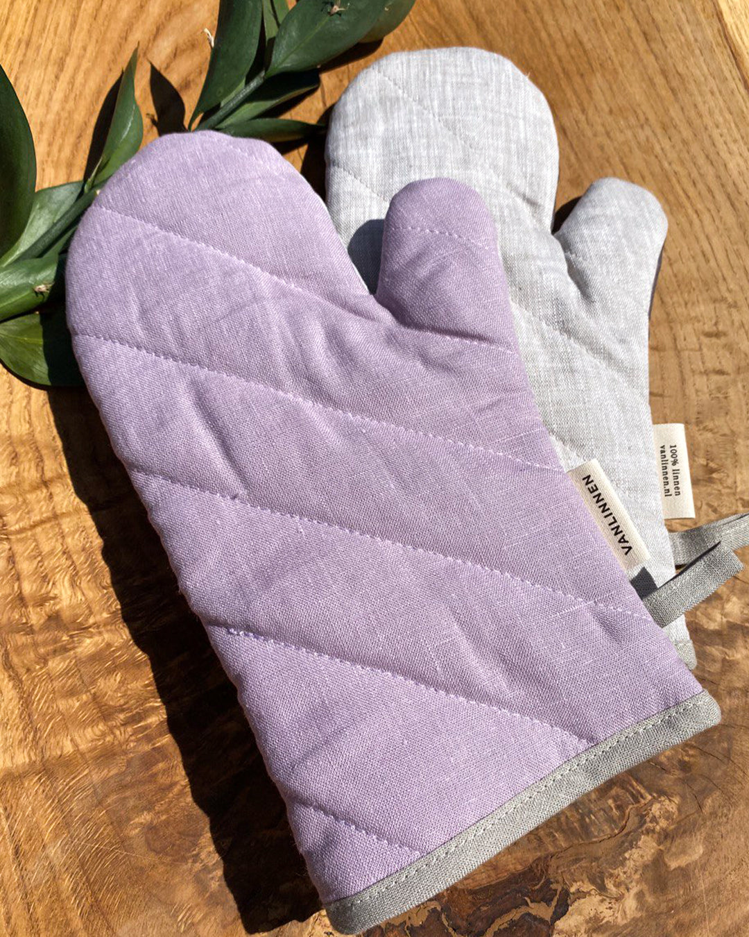 Linen oven mitts